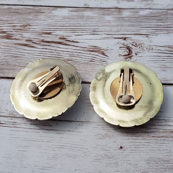 Vintage Clip On Earrings - Yellow with Speckled Design & Gold Tone Halo Large - Picture 8 of 9